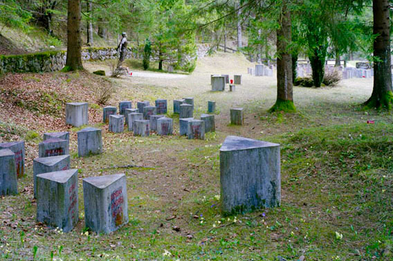 Gedenkstätte in Draga bei Begunjah, Slowenien, 1953. Architekt: Edvard Ravnikar.